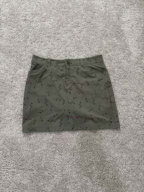 Eddie Bauer Women's Adventurer 2.0 Olive Green Arrow Print Skort Size 10